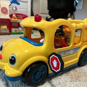 Little people school bus with figures